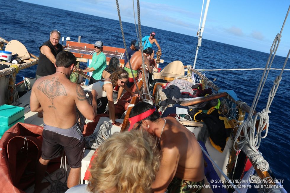 Droping the rig to take off the crab claw bookk replacing with triangle sail.