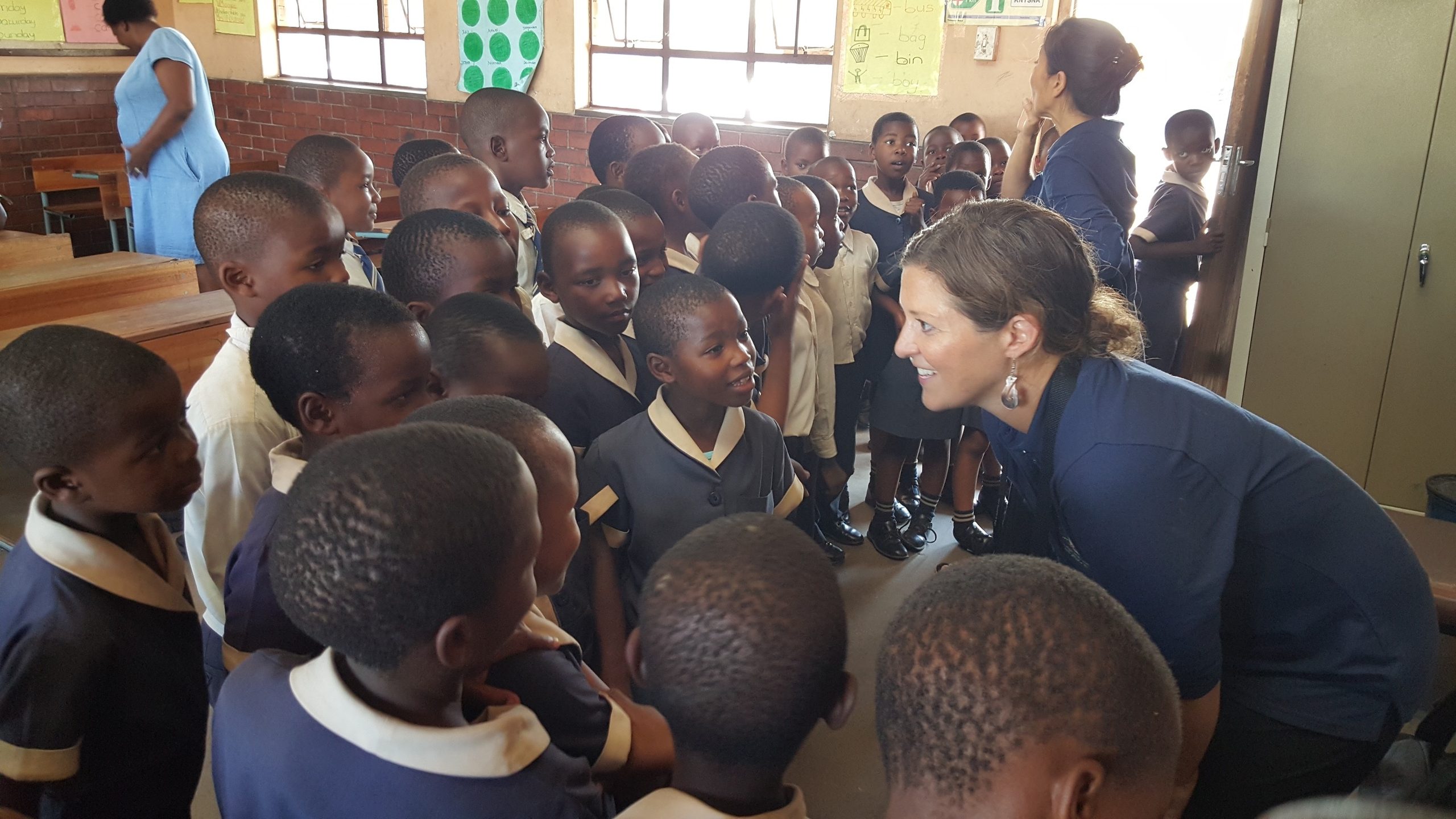 Michelle Knoetgen in face to face interaction with Mzingazi students.