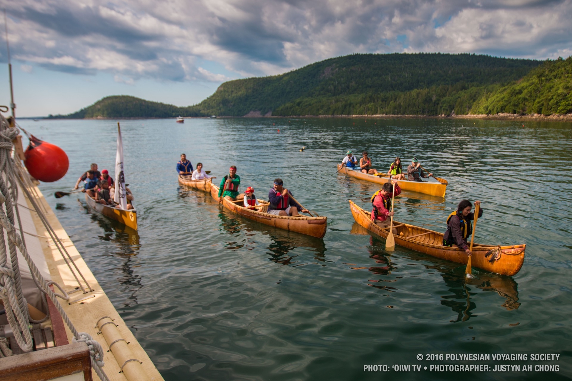 Truly a beautiful sight to see as members of the Penobscot Nation paddle their traditional birchbark canoes out to greet Hōkūleʻa and crew.