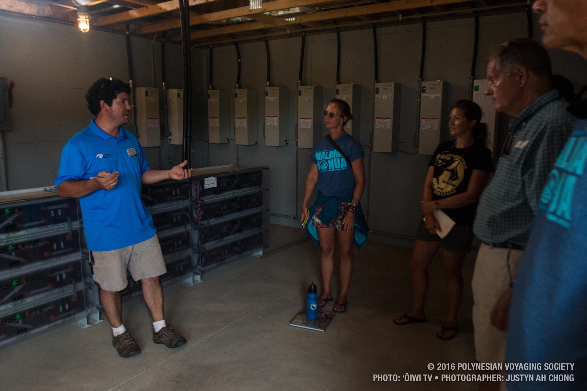Mike Rosen talks to the crew about the islandʻs clean energy and power banks.