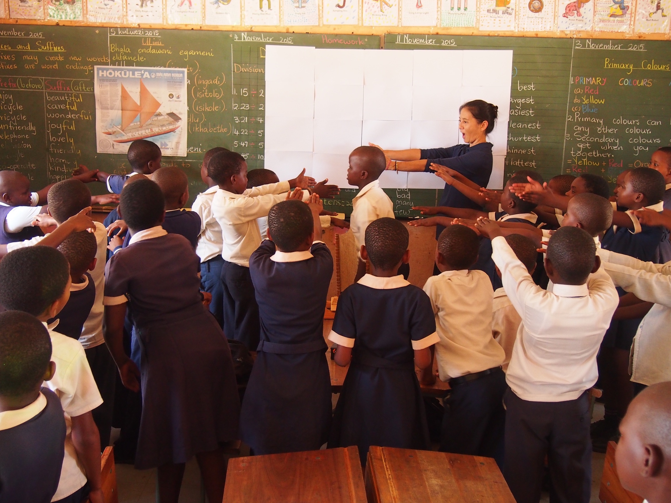 Mzingazi students learn a haka of from Diane Tom-Ogata of Farrington High School.