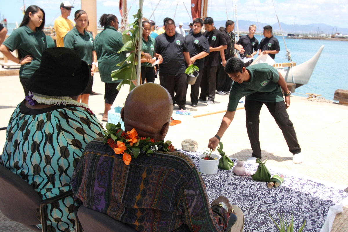 Archbishop Tutu & his wife were traditionally welcomed by crewmembers and supporters. 