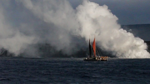 VIDEO: Hōkūleʻa at Volcano, Crossing ʻAlenuihaha