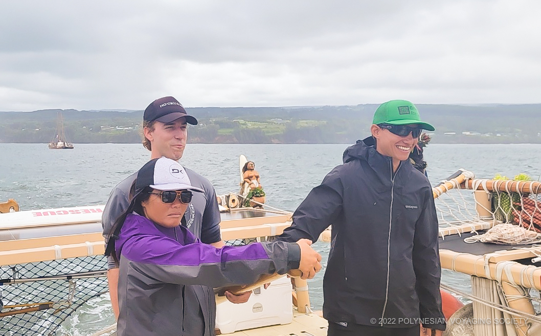 Hōkūleʻa and Hikianalia on their way to Tahiti