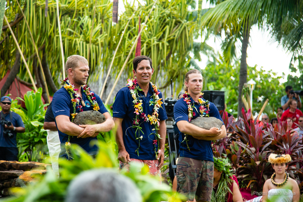 Hōkūleʻa and Hikianalia Arrive in Tahiti