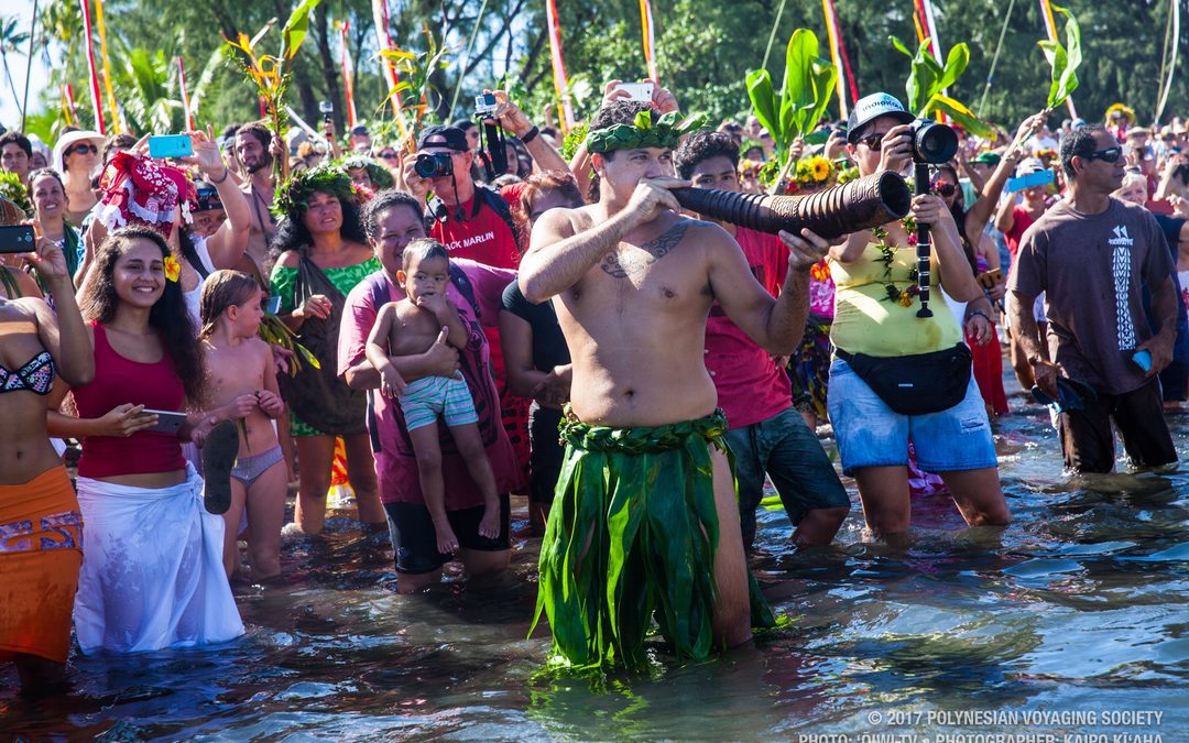 Hōkūle‘a Received and Celebrated in Mahina