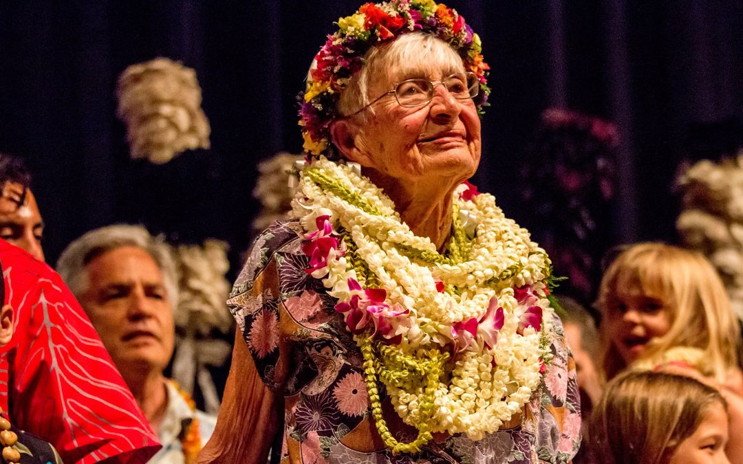 E Hoʻomaha Me Ka Maluhia, Aunty Laura